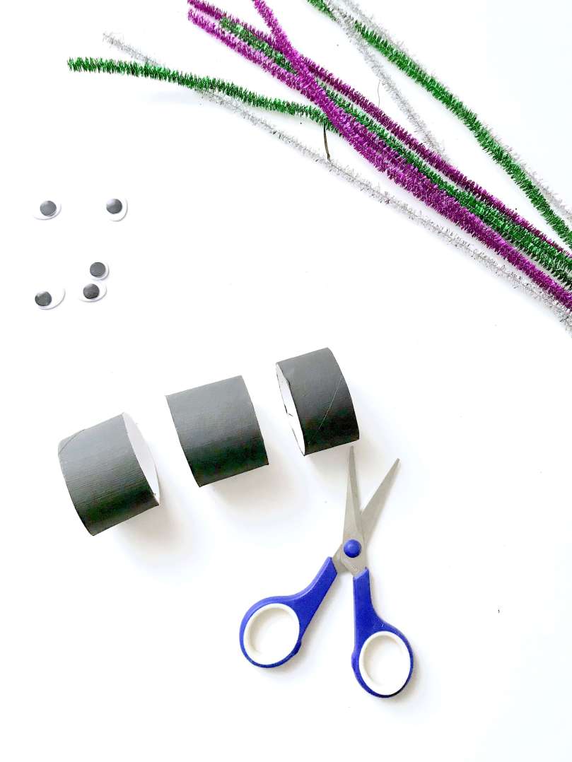 Lustige Spinnen aus Toilettenpapierrollen für Halloween basteln6